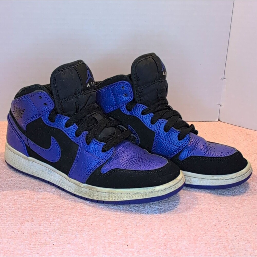 Jordan Air Jordan 1 Mid Purple/Black Kids Sneakers 5.5Y 554725-051